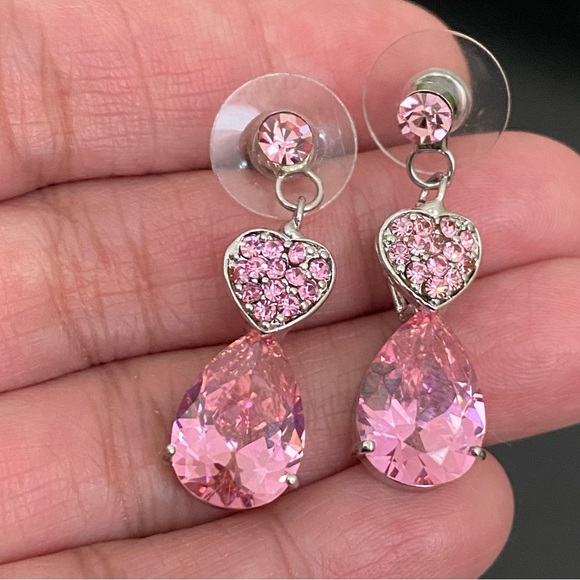 Unsigned Silver-tone Pink Crystal Glass Teardrop 8mm Dangling Drop Earrings 8g. - Picture 10 of 15